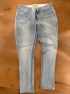 Democracy Light Wash Women’s Jeans - Comfortable Slim Fit